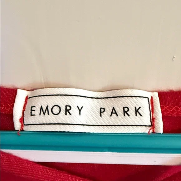 Emory Park Red Sleeveless Women's Top - Picture 2 of 4
